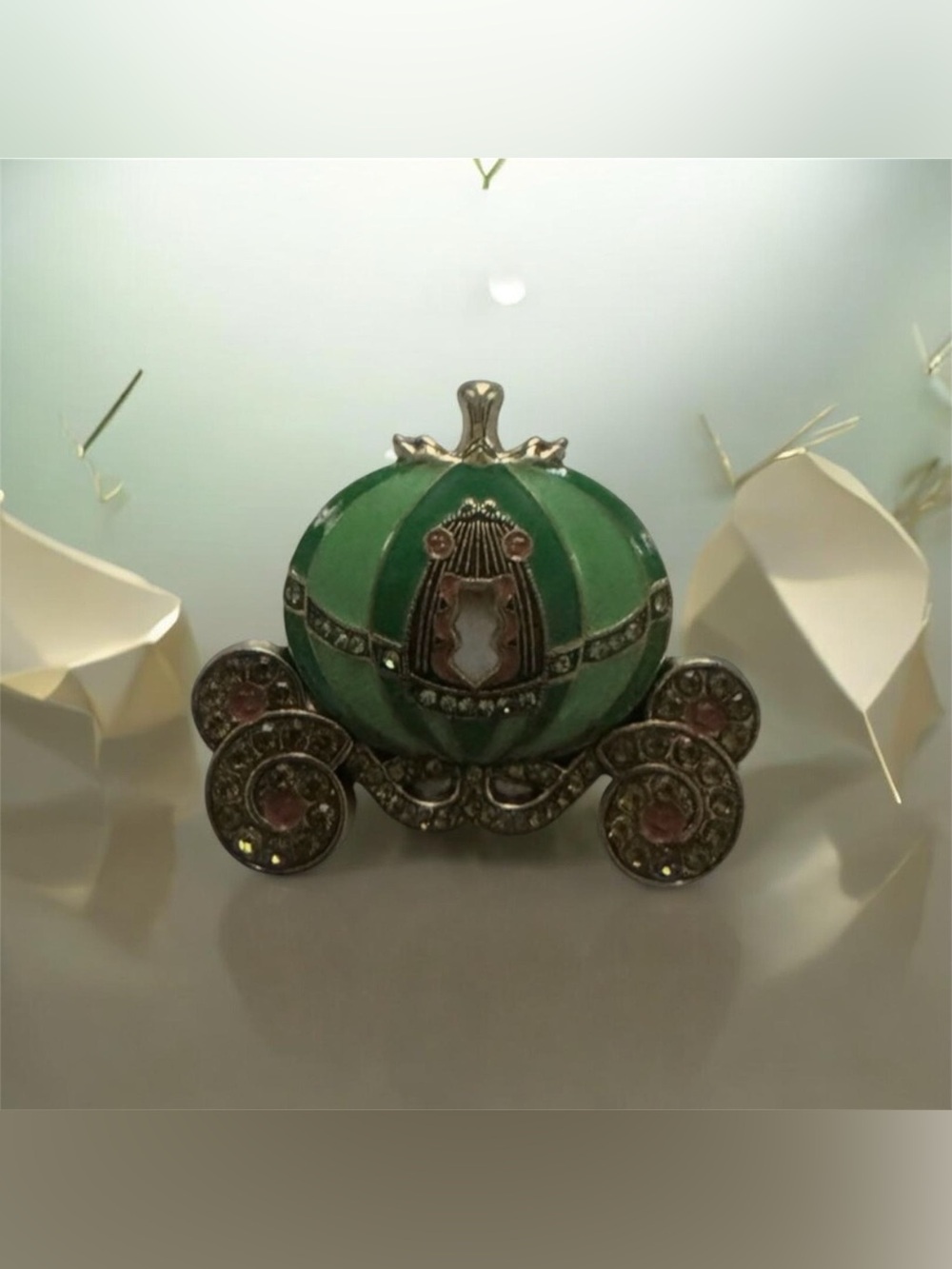Green Enamel Carriage Pin Brooch - Picture 6 of 9
